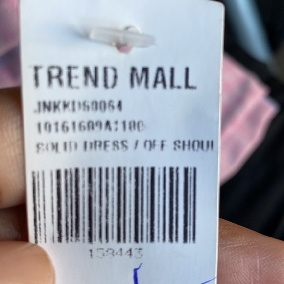 Off shoulder dresses never worn before and still with tags - Picture 3 of 3